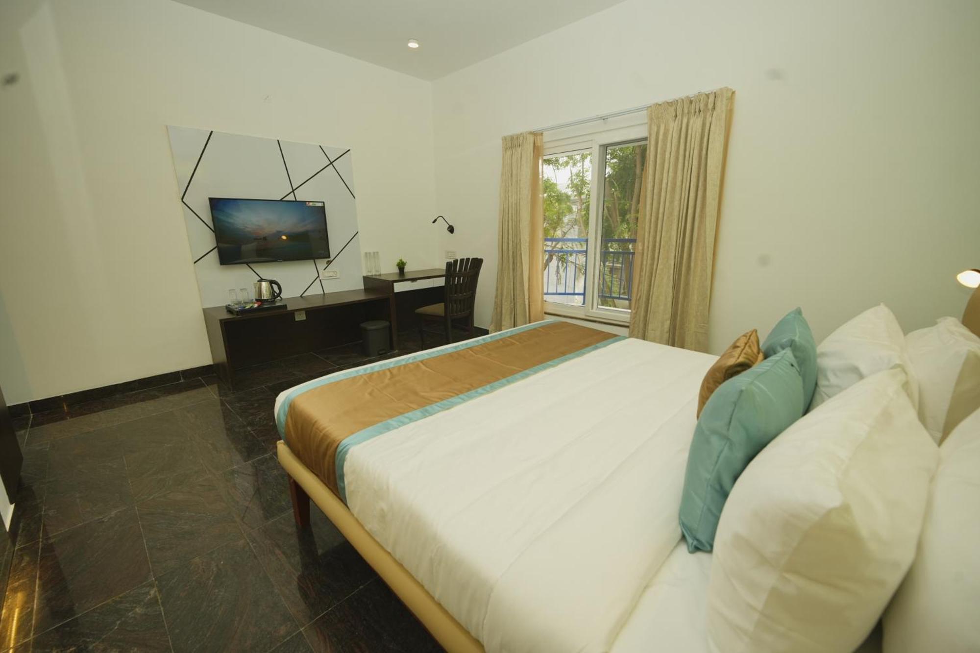 Bay Breeze Suites Chennai Exterior foto